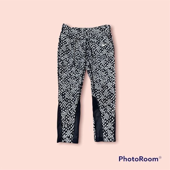 Cute Nike Dri Fit Black White Print Capri Leggings sz small - Picture 1 of 3